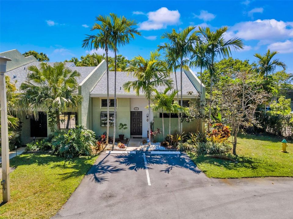 Недавно продано: $315,000 (2 спален, 2 ванн, 1012 Квадратных фут)