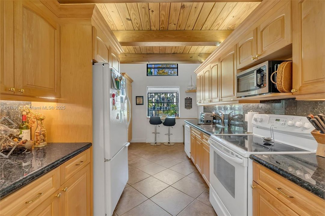 Недавно продано: $315,000 (2 спален, 2 ванн, 1012 Квадратных фут)