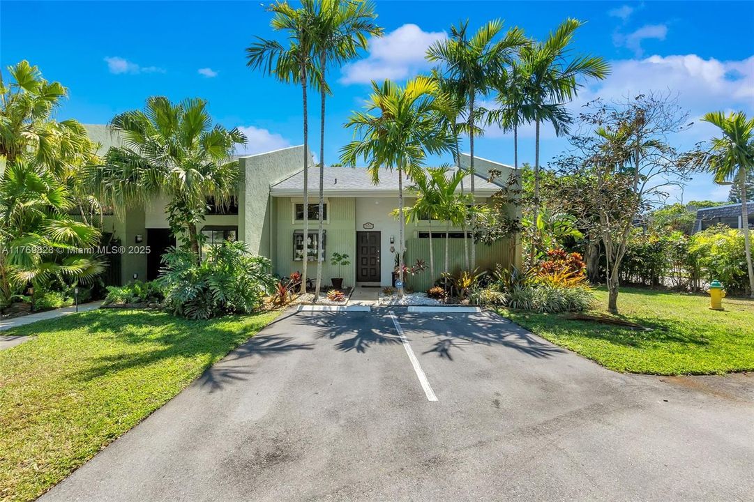 Недавно продано: $315,000 (2 спален, 2 ванн, 1012 Квадратных фут)