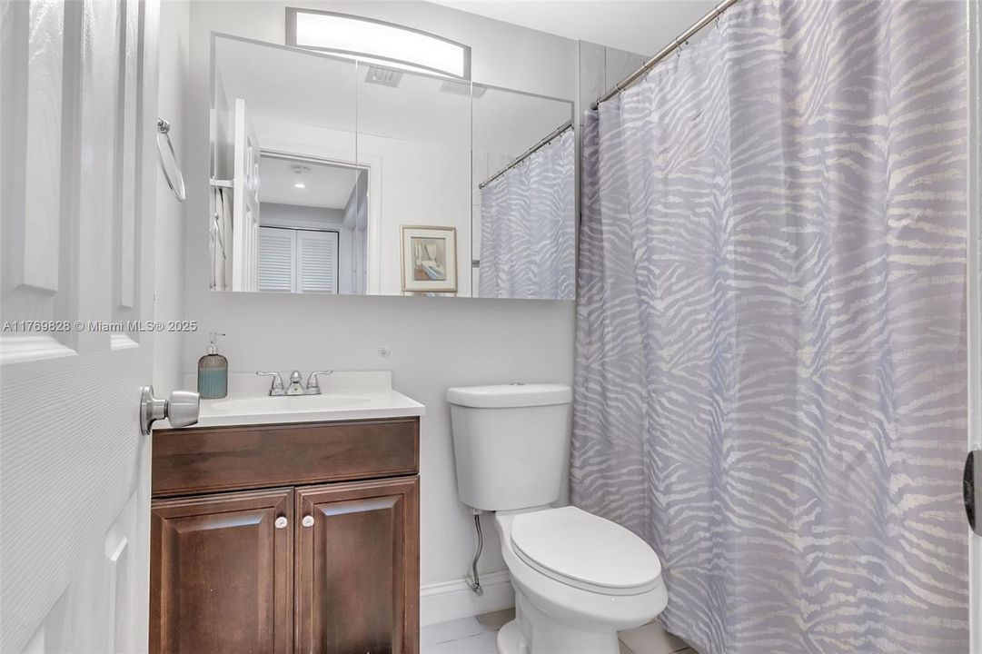 Недавно продано: $315,000 (2 спален, 2 ванн, 1012 Квадратных фут)