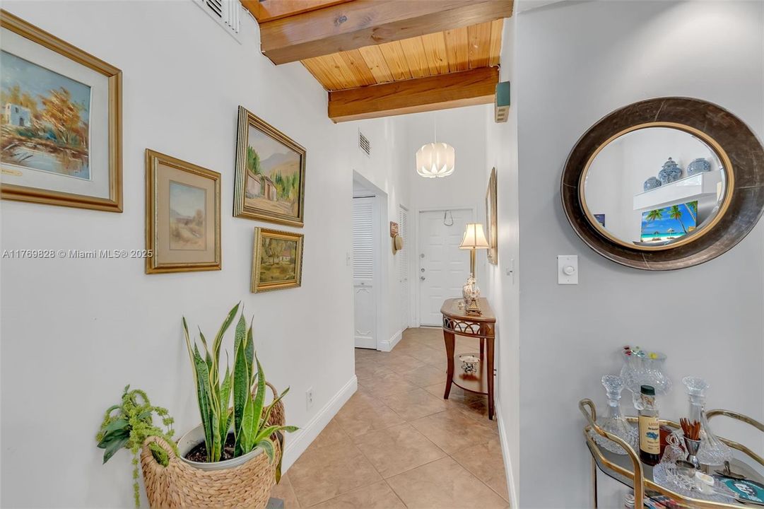 Недавно продано: $315,000 (2 спален, 2 ванн, 1012 Квадратных фут)