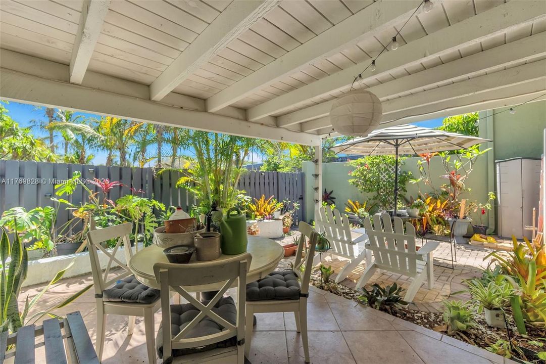 Недавно продано: $315,000 (2 спален, 2 ванн, 1012 Квадратных фут)