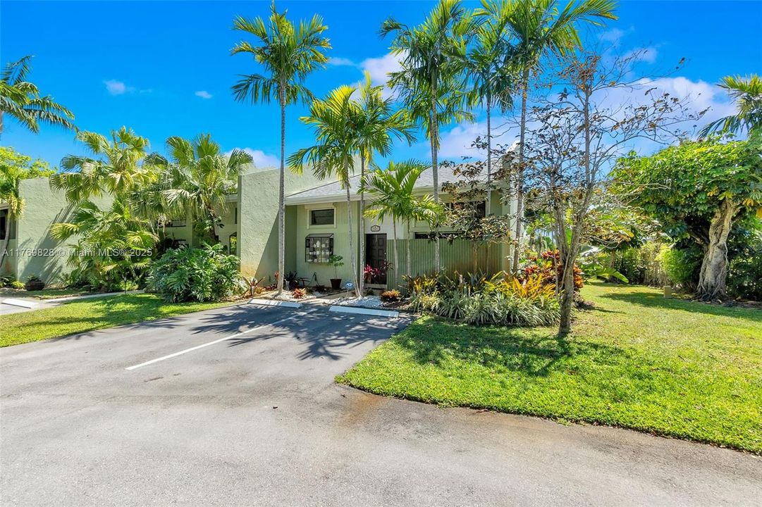 Недавно продано: $315,000 (2 спален, 2 ванн, 1012 Квадратных фут)