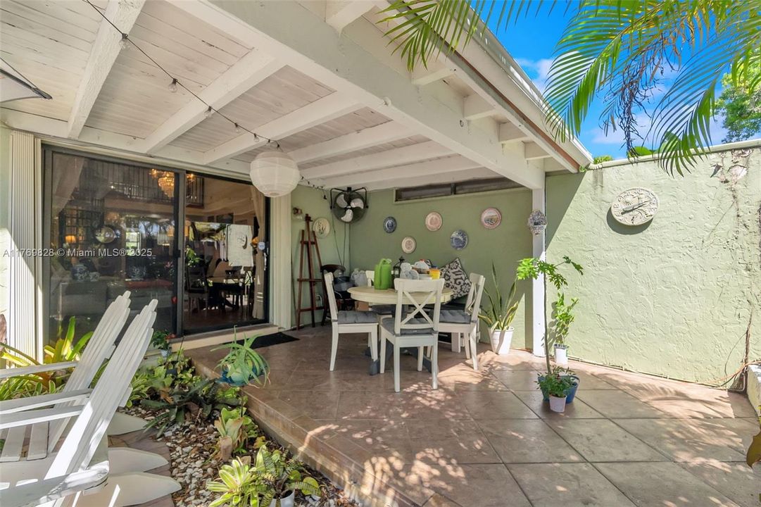 Недавно продано: $315,000 (2 спален, 2 ванн, 1012 Квадратных фут)