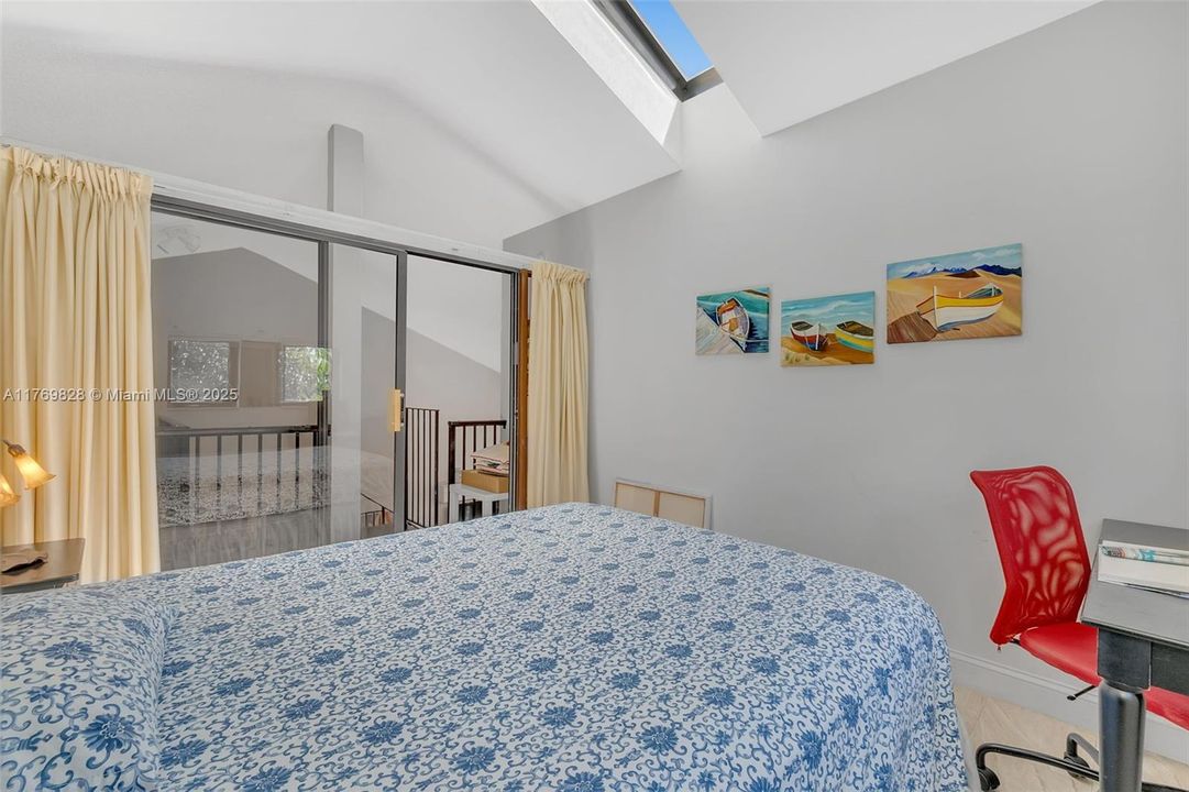 Недавно продано: $315,000 (2 спален, 2 ванн, 1012 Квадратных фут)