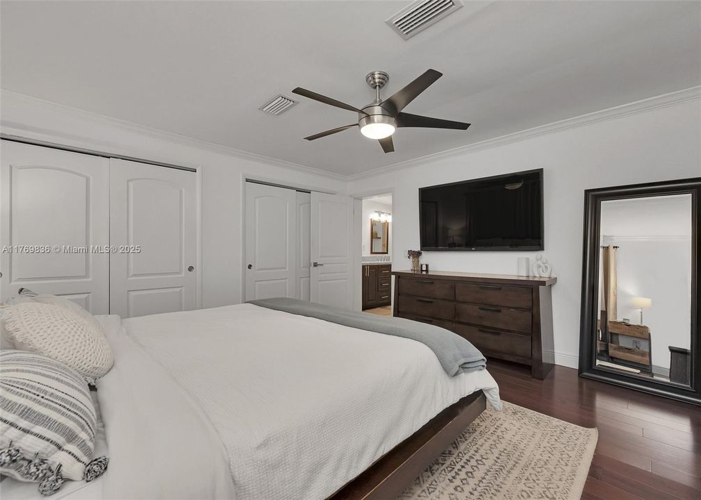 Recently Rented: $8,000 (3 beds, 3 baths, 1824 Square Feet)