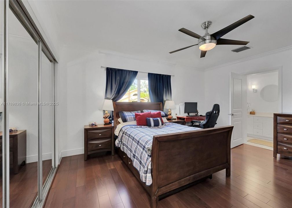 Recently Rented: $8,000 (3 beds, 3 baths, 1824 Square Feet)