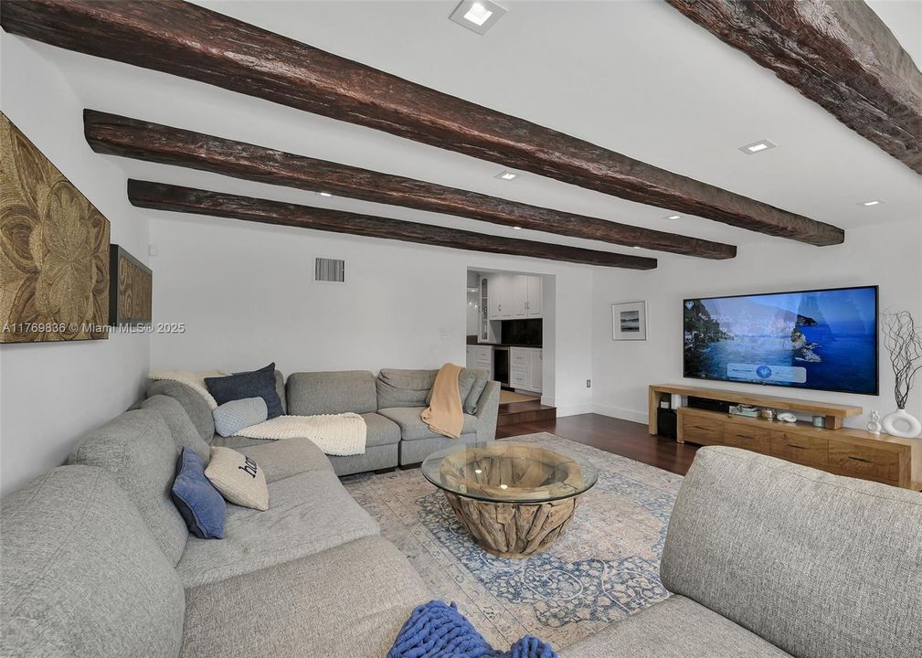 Recently Rented: $8,000 (3 beds, 3 baths, 1824 Square Feet)