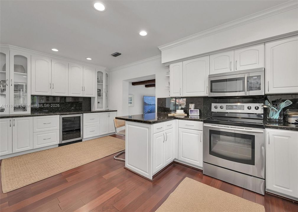 Recently Rented: $8,000 (3 beds, 3 baths, 1824 Square Feet)