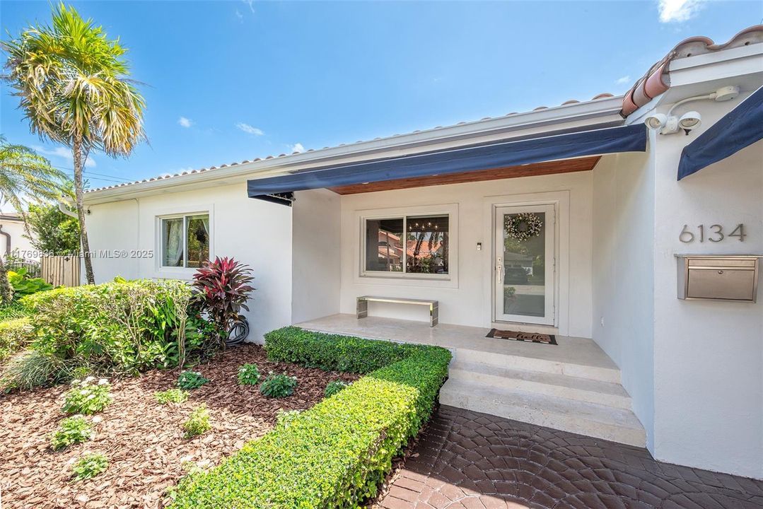 Recently Rented: $8,000 (3 beds, 3 baths, 1824 Square Feet)