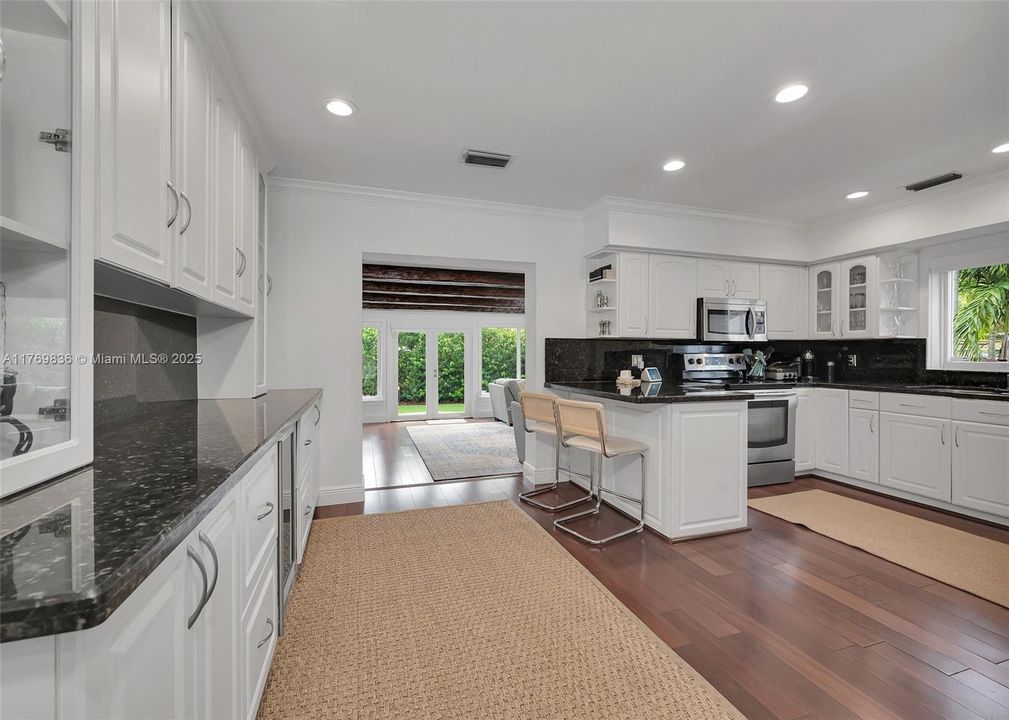 Recently Rented: $8,000 (3 beds, 3 baths, 1824 Square Feet)