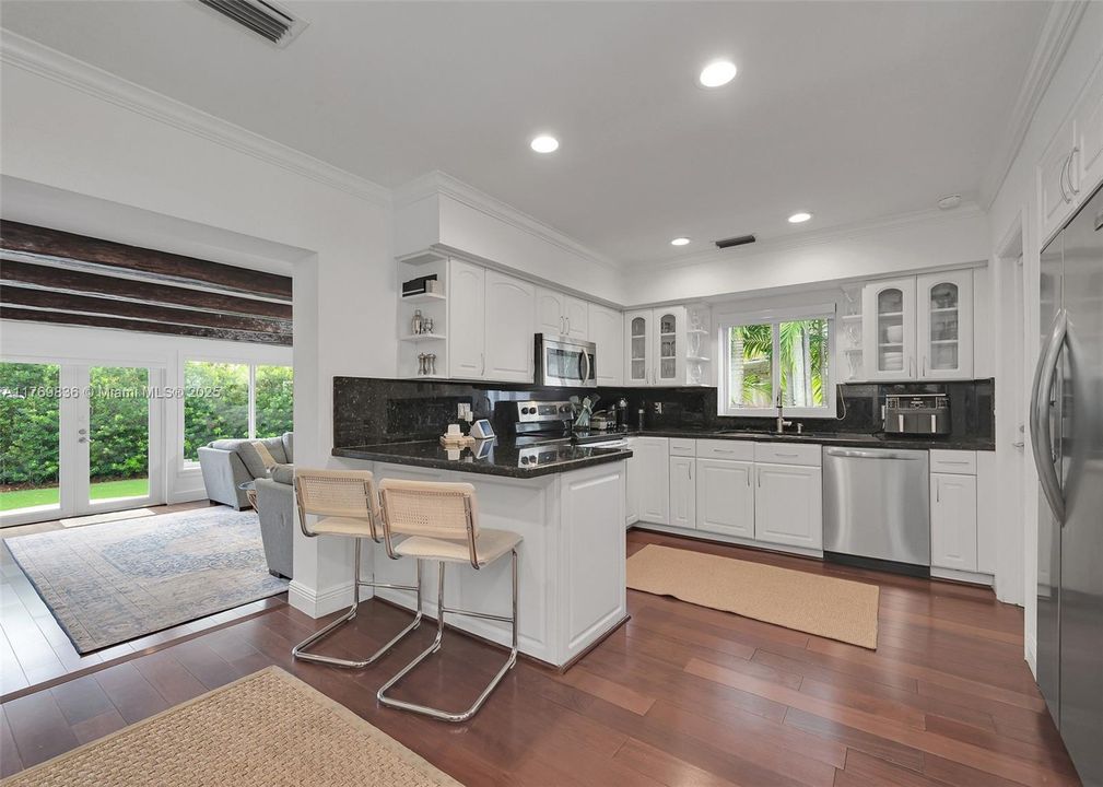 Recently Rented: $8,000 (3 beds, 3 baths, 1824 Square Feet)