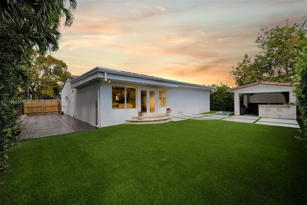 Recently Rented: $8,000 (3 beds, 3 baths, 1824 Square Feet)