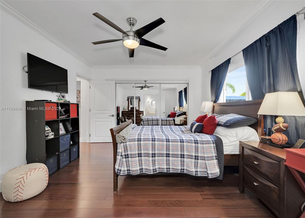 Recently Rented: $8,000 (3 beds, 3 baths, 1824 Square Feet)