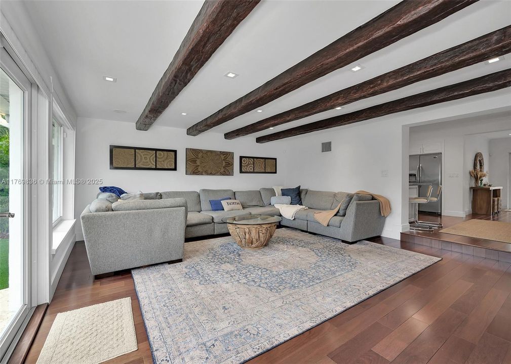 Recently Rented: $8,000 (3 beds, 3 baths, 1824 Square Feet)