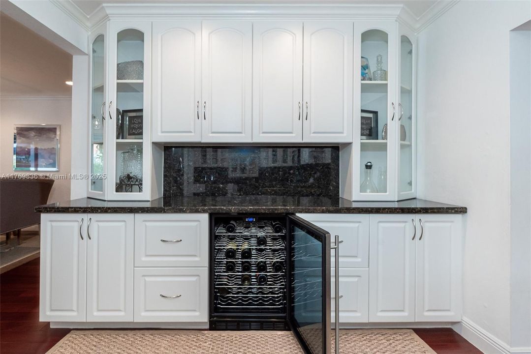 Recently Rented: $8,000 (3 beds, 3 baths, 1824 Square Feet)