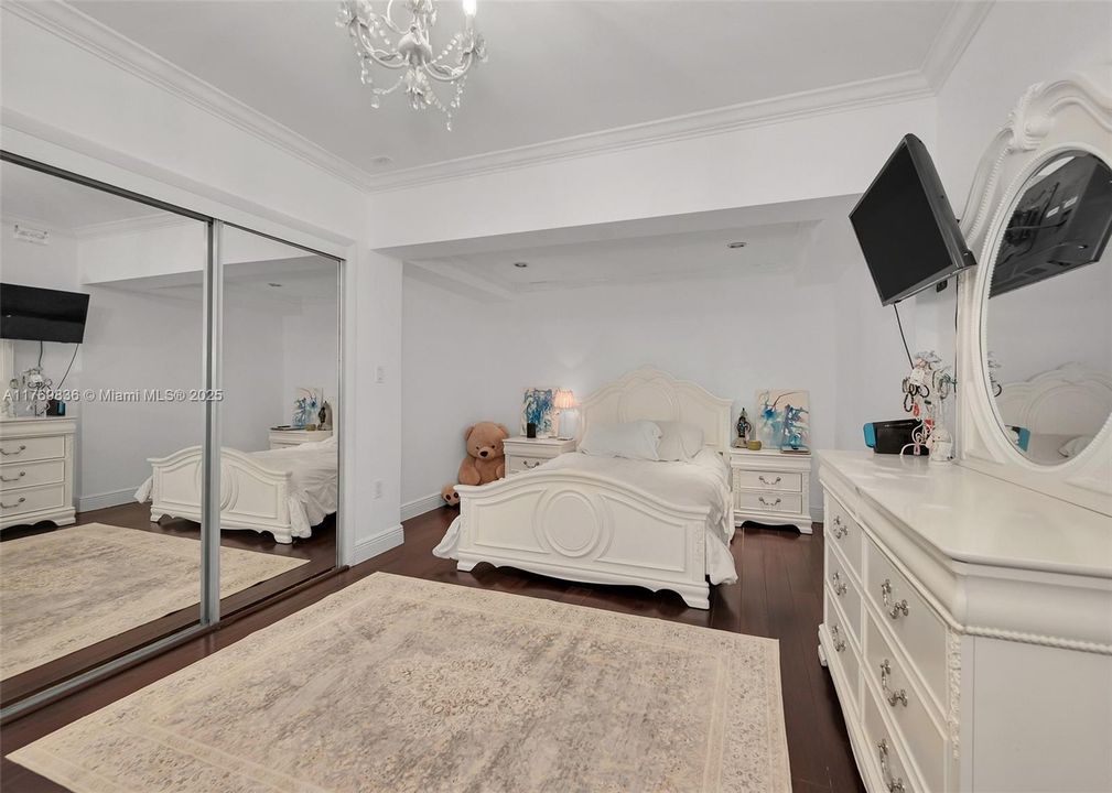 Recently Rented: $8,000 (3 beds, 3 baths, 1824 Square Feet)