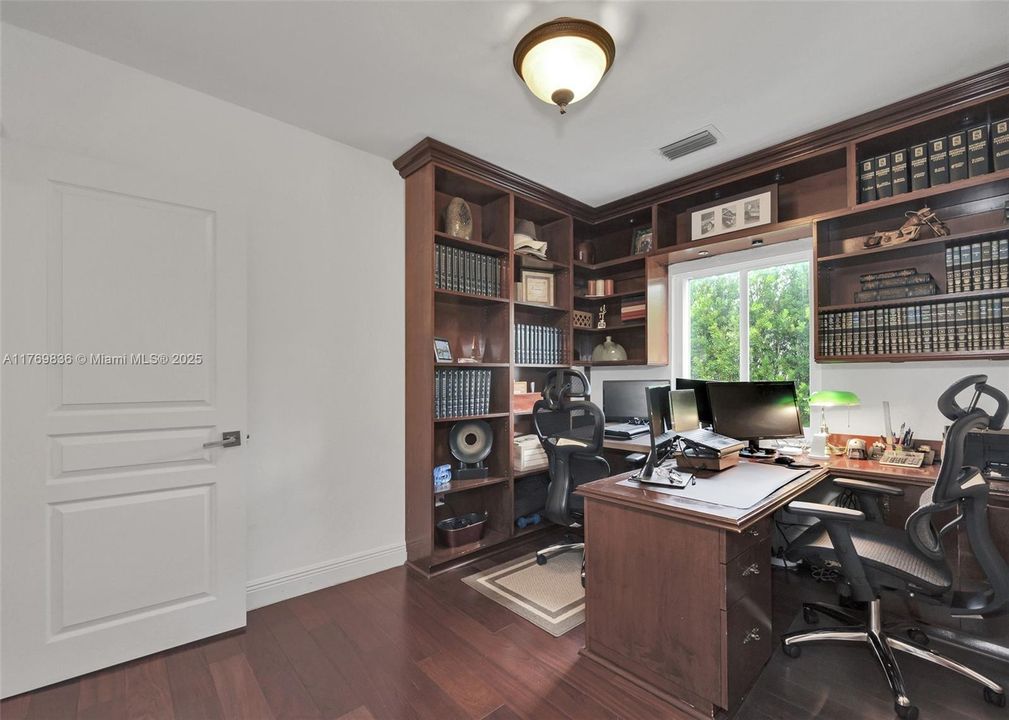 Recently Rented: $8,000 (3 beds, 3 baths, 1824 Square Feet)