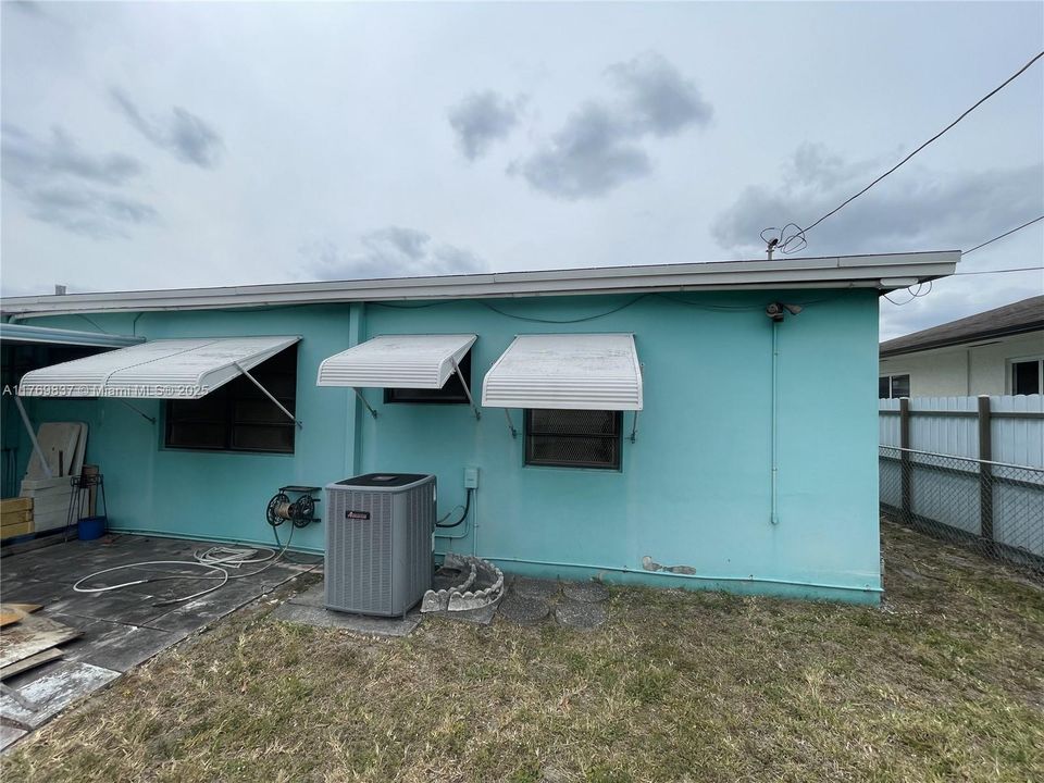 Vendido Recientemente: $485,000 (3 camas, 1 baños, 1000 Pies cuadrados)