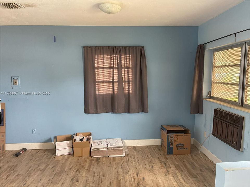 Vendido Recientemente: $485,000 (3 camas, 1 baños, 1000 Pies cuadrados)