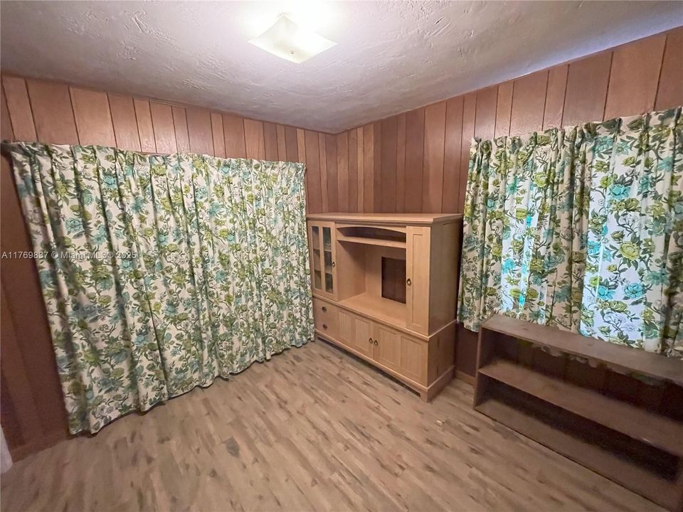 Vendido Recientemente: $485,000 (3 camas, 1 baños, 1000 Pies cuadrados)