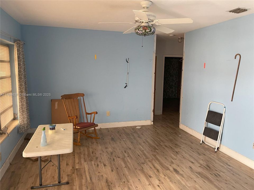 Vendido Recientemente: $485,000 (3 camas, 1 baños, 1000 Pies cuadrados)