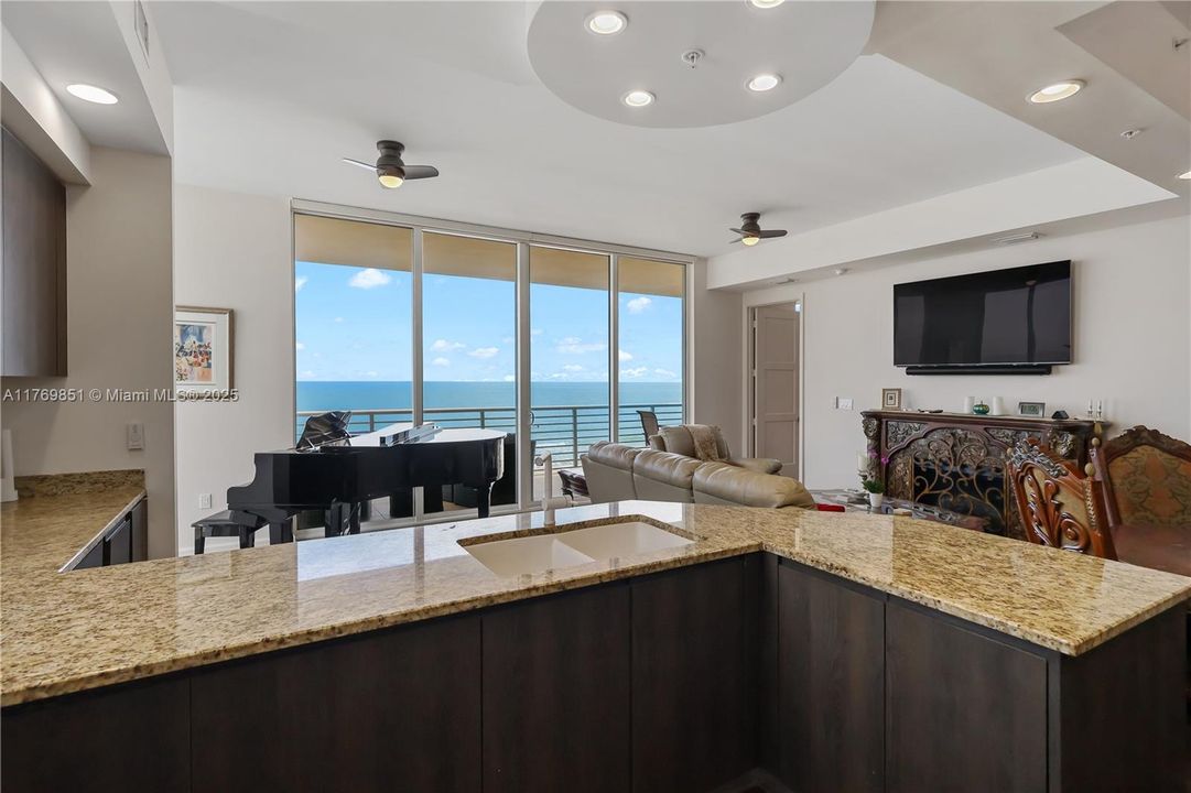 待售: $1,450,000 (2 贝兹, 2 浴室, 1534 平方英尺)