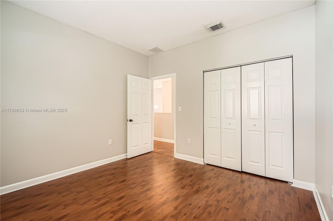 最近售出: $568,000 (3 贝兹, 2 浴室, 2077 平方英尺)