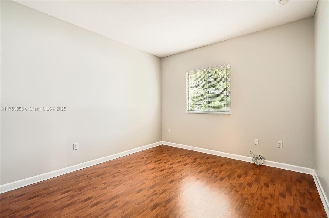 最近售出: $568,000 (3 贝兹, 2 浴室, 2077 平方英尺)