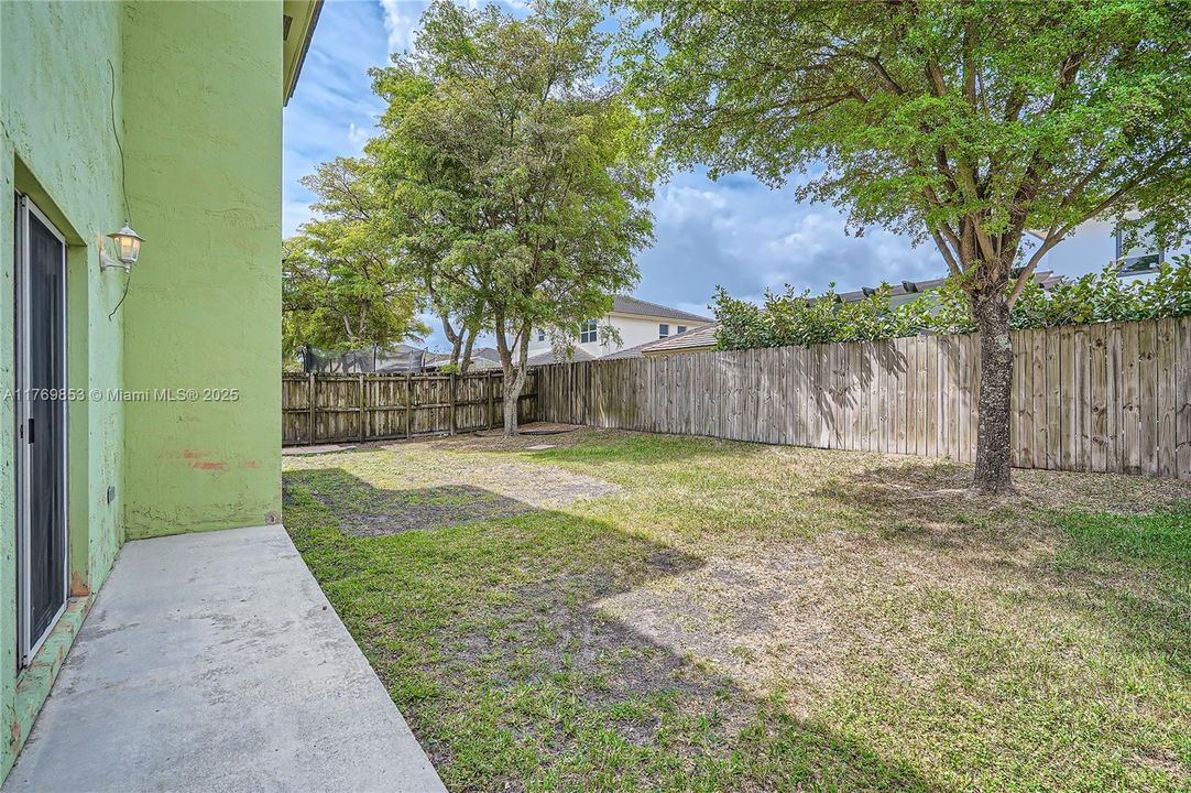 最近售出: $568,000 (3 贝兹, 2 浴室, 2077 平方英尺)