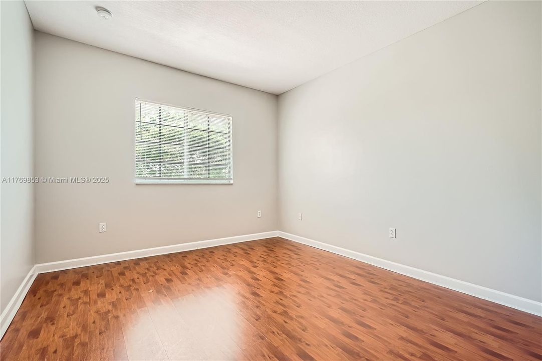 最近售出: $568,000 (3 贝兹, 2 浴室, 2077 平方英尺)