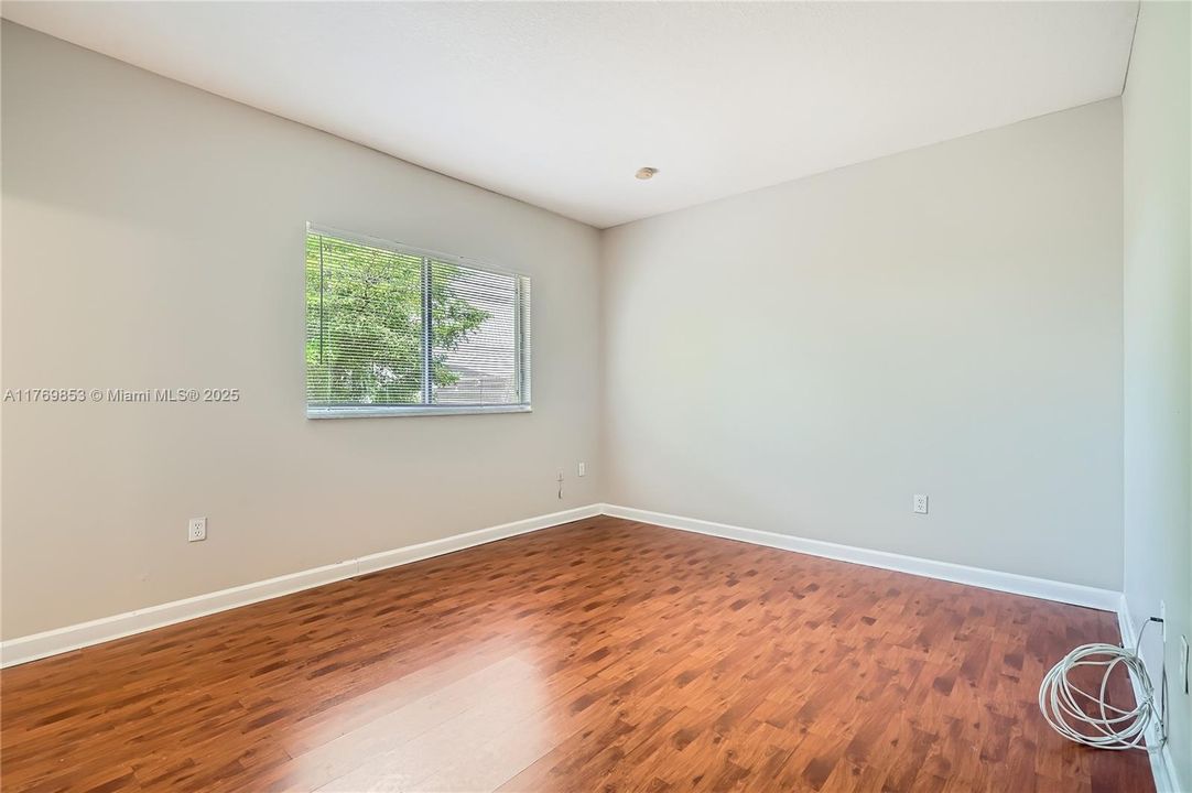 最近售出: $568,000 (3 贝兹, 2 浴室, 2077 平方英尺)