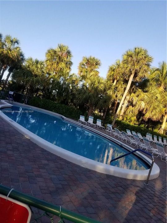 待售: $149,500 (1 贝兹, 1 浴室, 785 平方英尺)