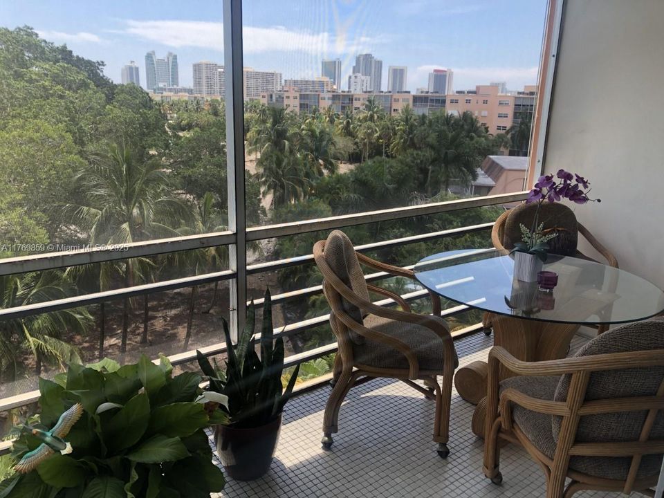 待售: $149,500 (1 贝兹, 1 浴室, 785 平方英尺)