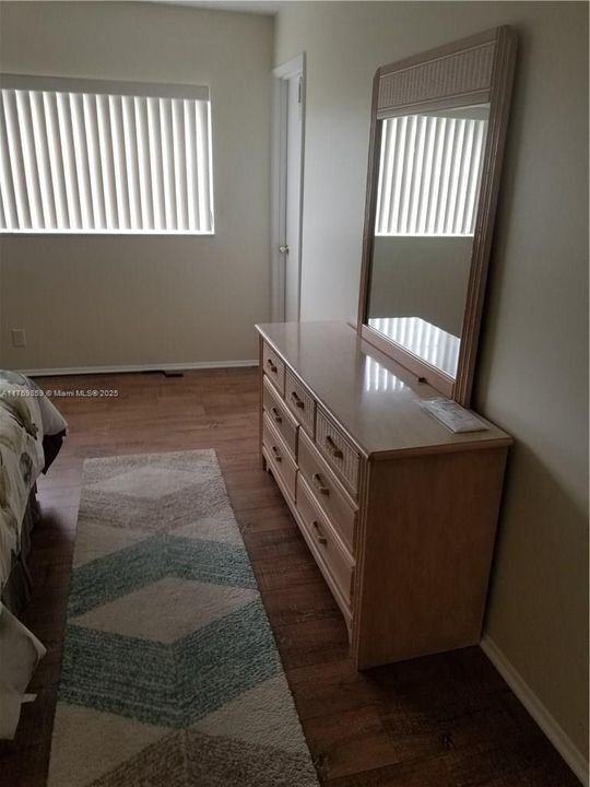 待售: $149,500 (1 贝兹, 1 浴室, 785 平方英尺)