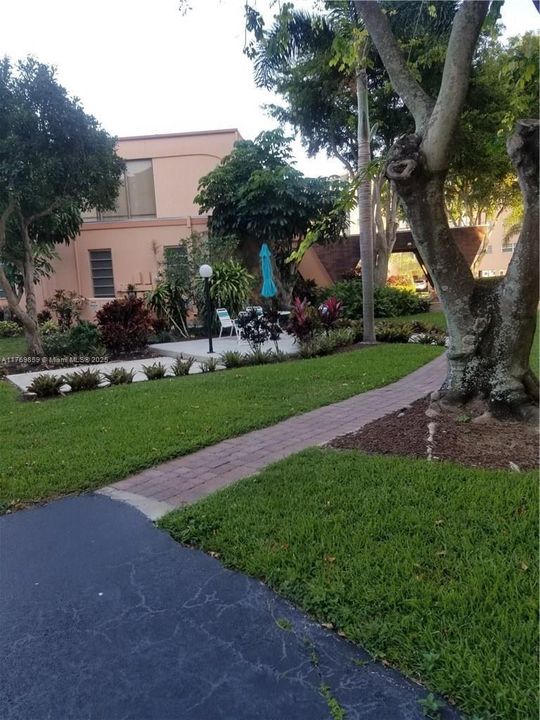 待售: $149,500 (1 贝兹, 1 浴室, 785 平方英尺)