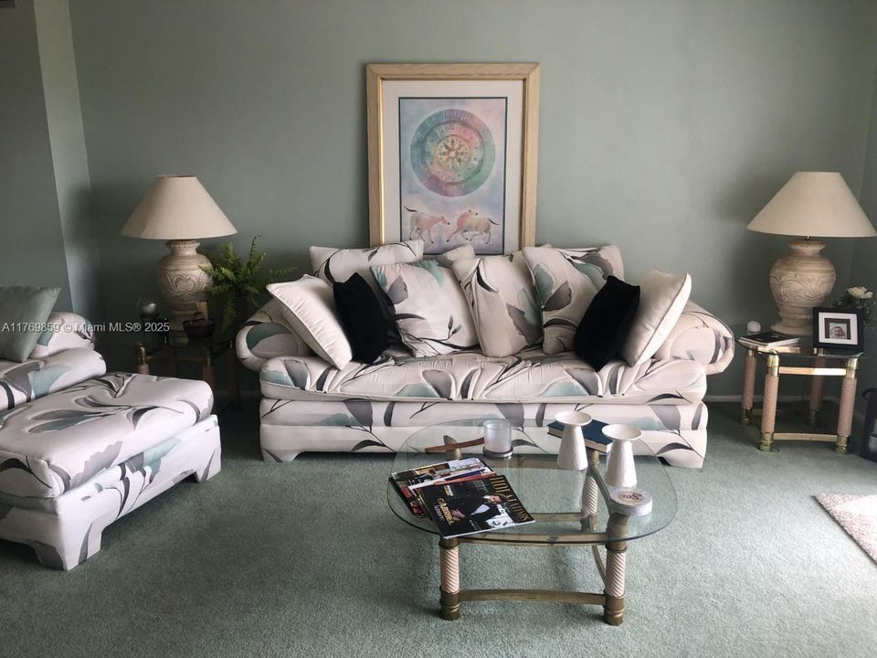 待售: $149,500 (1 贝兹, 1 浴室, 785 平方英尺)