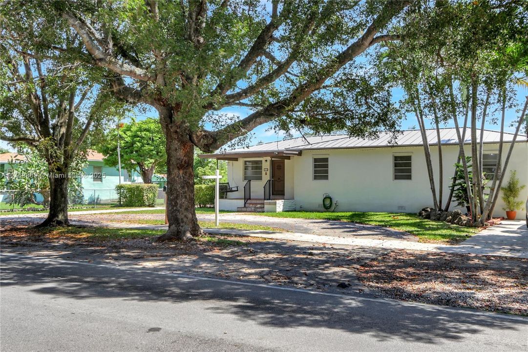 For Sale: $849,000 (5 beds, 4 baths, 2251 Square Feet)