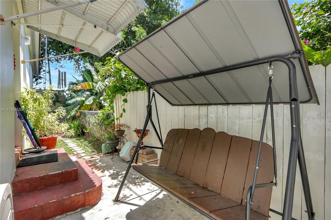 For Sale: $849,000 (5 beds, 4 baths, 2251 Square Feet)