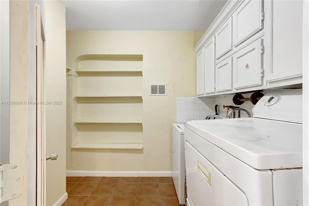 For Sale: $849,000 (5 beds, 4 baths, 2251 Square Feet)