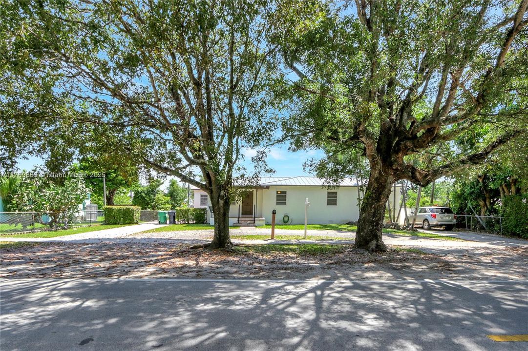 For Sale: $849,000 (5 beds, 4 baths, 2251 Square Feet)