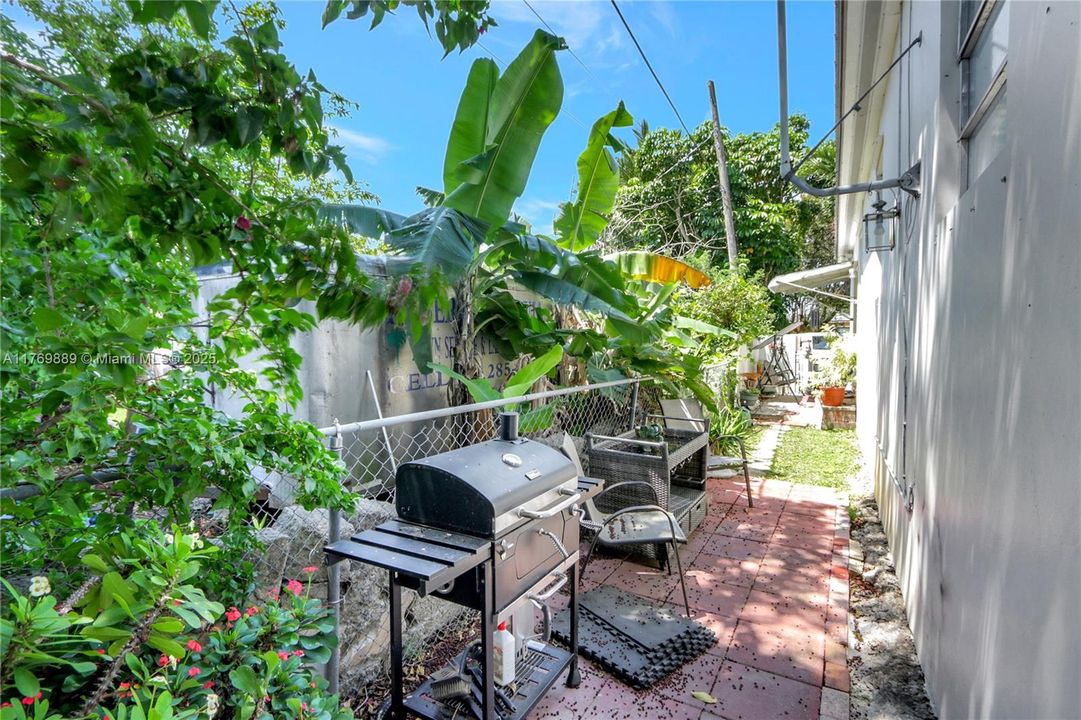 For Sale: $849,000 (5 beds, 4 baths, 2251 Square Feet)