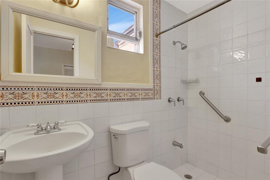 For Sale: $849,000 (5 beds, 4 baths, 2251 Square Feet)