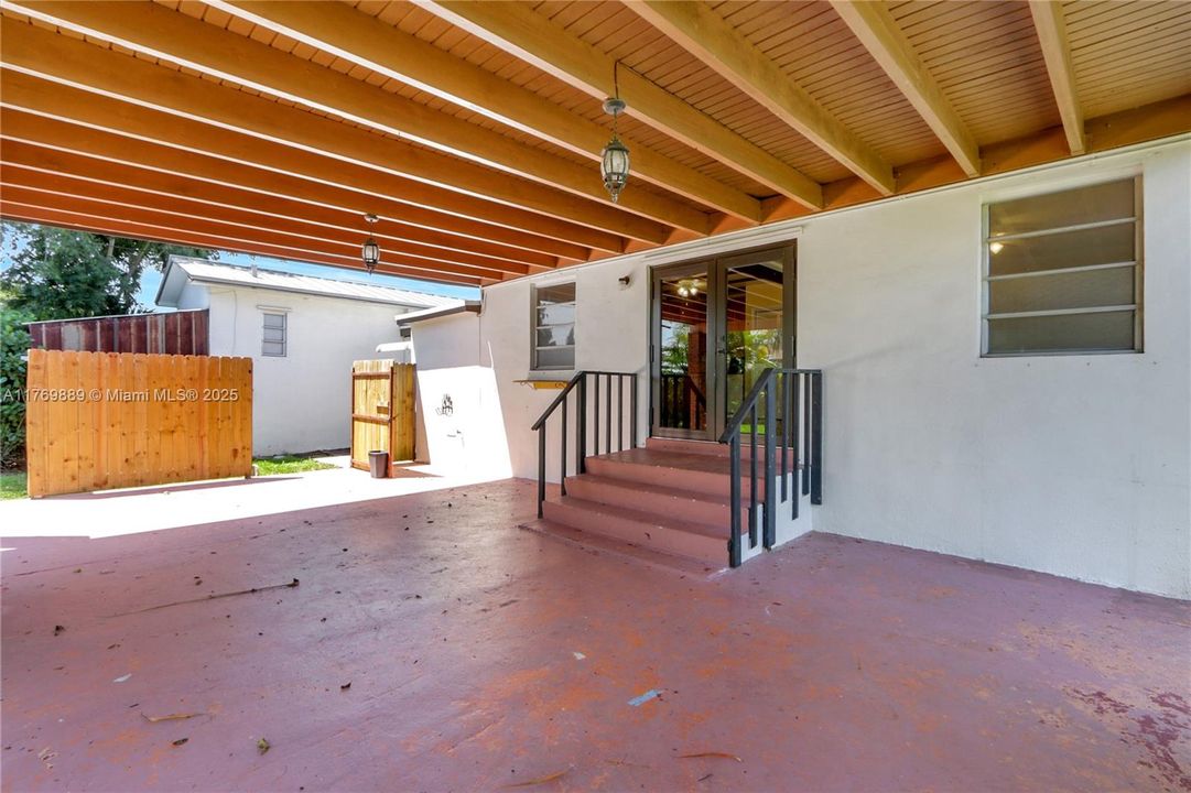 For Sale: $849,000 (5 beds, 4 baths, 2251 Square Feet)