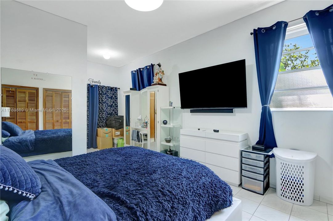 For Sale: $849,000 (5 beds, 4 baths, 2251 Square Feet)