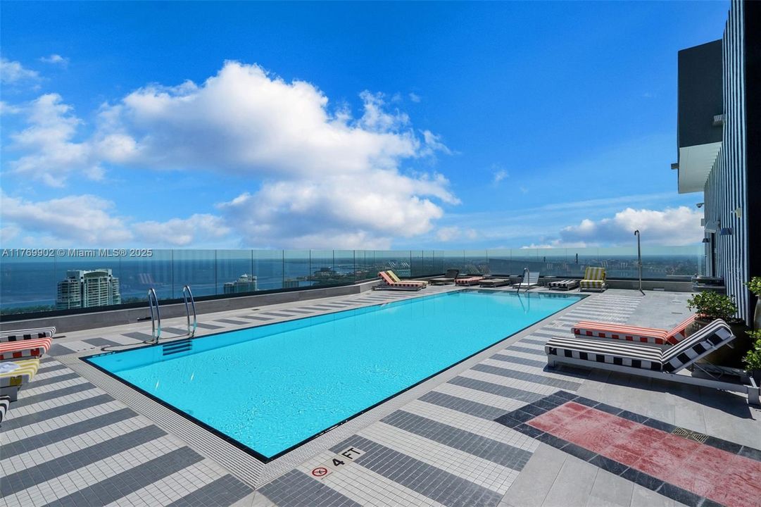 Recently Sold: $565,000 (1 beds, 1 baths, 649 Square Feet)