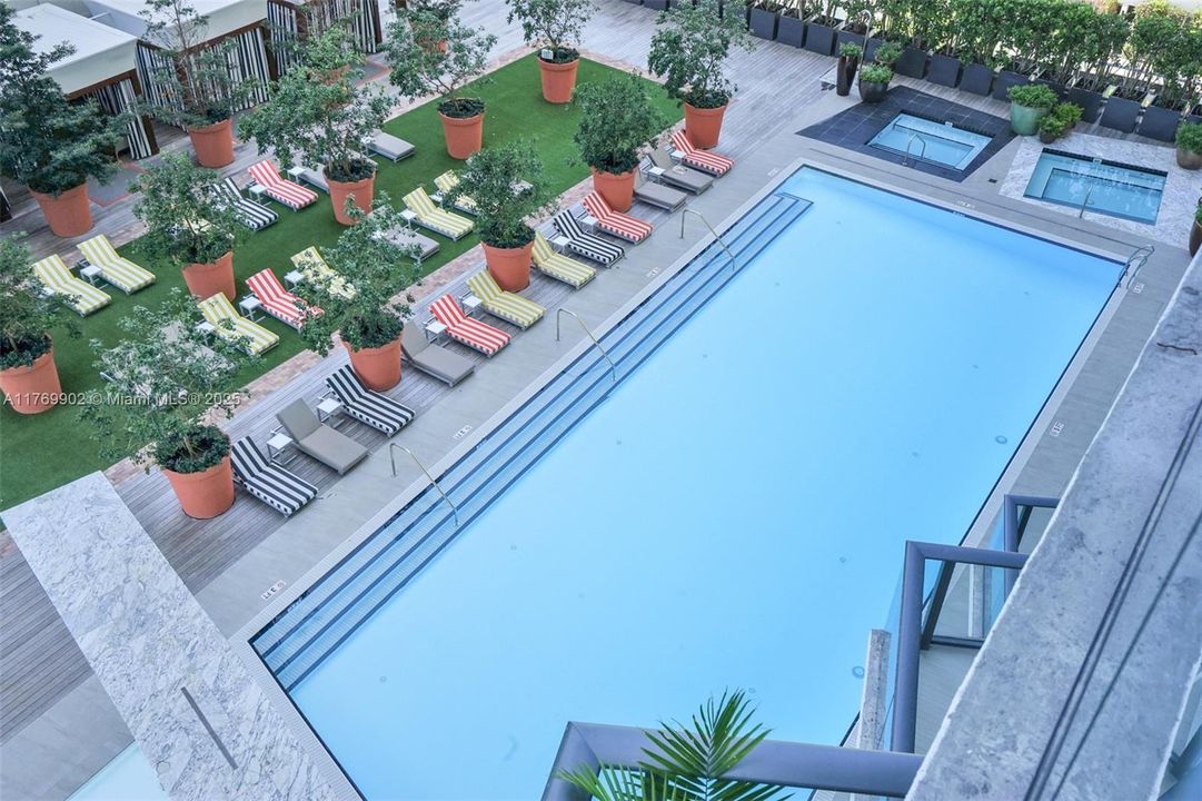 Recently Sold: $565,000 (1 beds, 1 baths, 649 Square Feet)