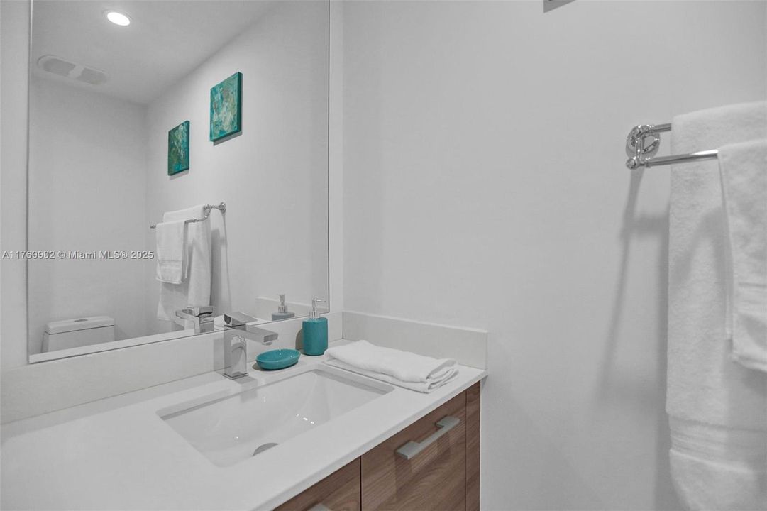 Recently Sold: $565,000 (1 beds, 1 baths, 649 Square Feet)