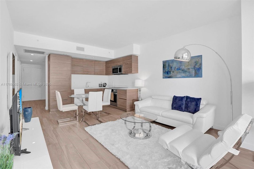 Recently Sold: $565,000 (1 beds, 1 baths, 649 Square Feet)