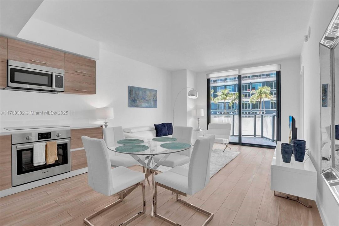 Recently Sold: $565,000 (1 beds, 1 baths, 649 Square Feet)